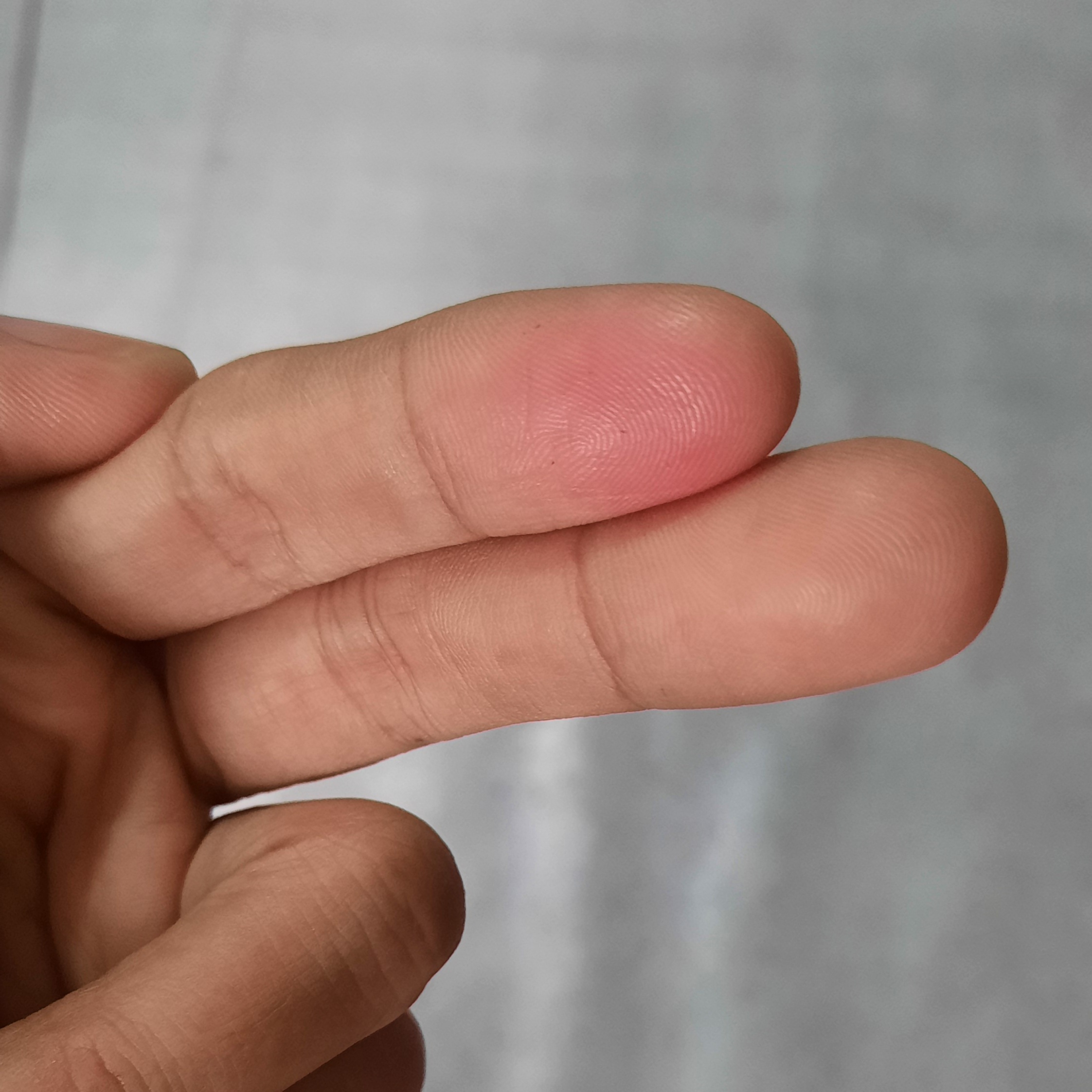 Azzura matte lipcream shade 04 blushing pink